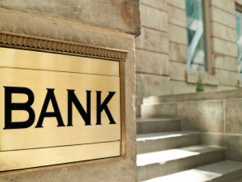 Bankszabályozás Nyugaton és Keleten