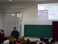 Teltházas előadás a migrációról a Partiumi Keresztény Egyetemen